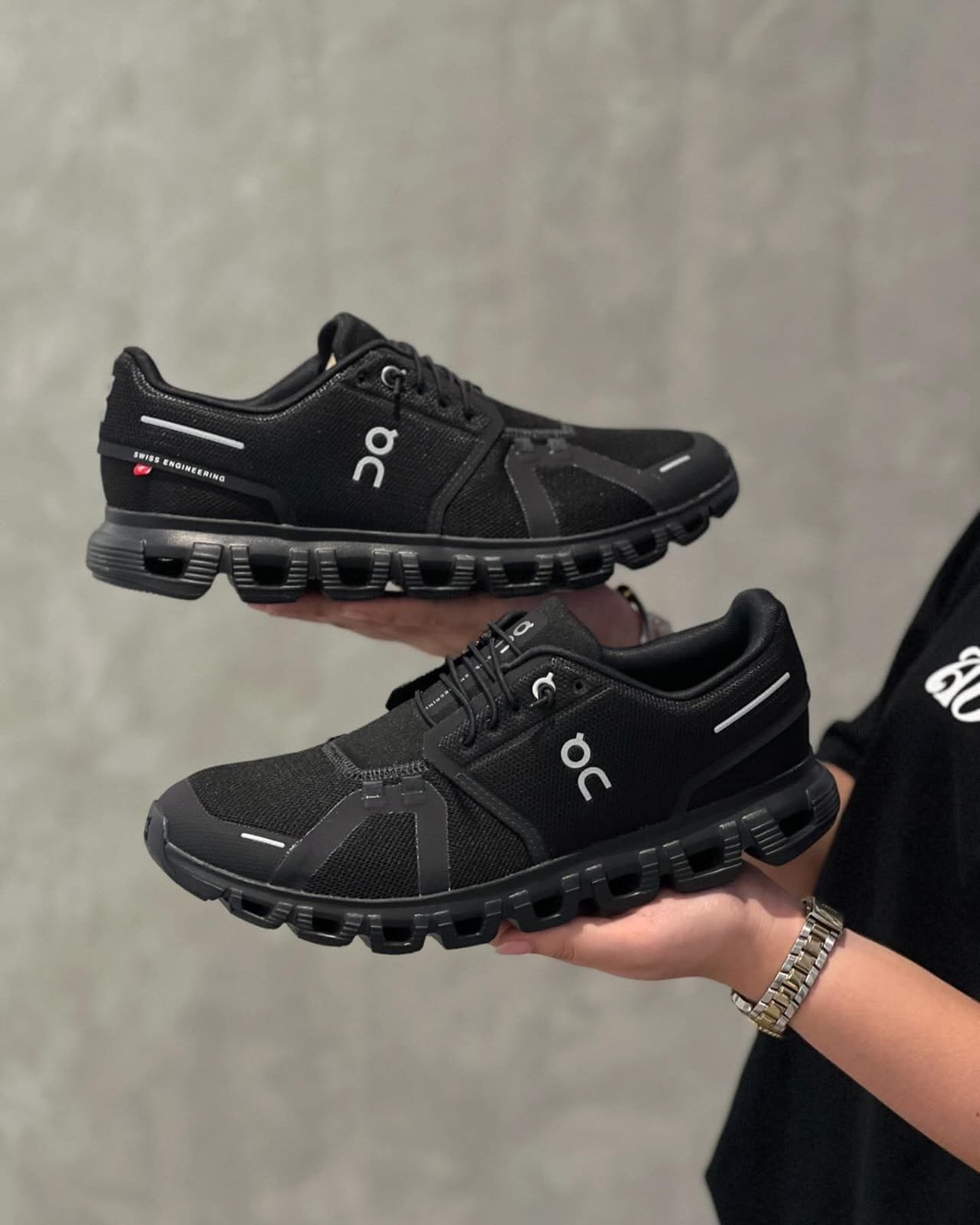 On Running Cloud 6 All Black Waterproof - Image 2